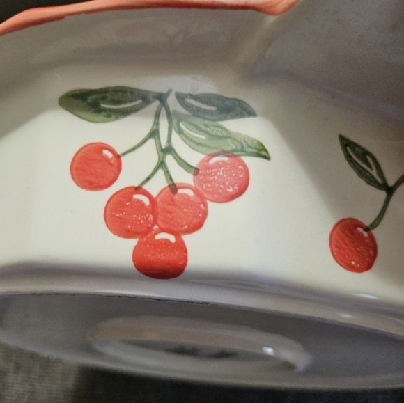Temptations Cherries Jubilee Pie Plate and Plate Carrier - Picture 6 of 7